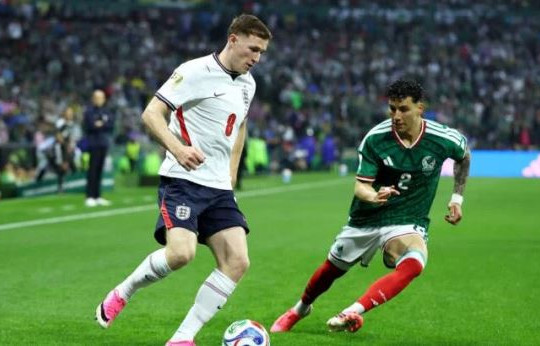 Man Utd đúng khi bỏ qua Elliot Anderson: Bài toán tiền vệ vẫn chưa có lời giải