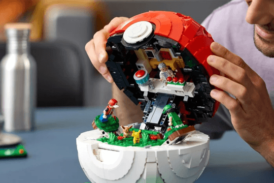 LEGO Pokémon 72154: Giải mã bộ Poké Ball 2.343 mảnh ghép chứa cả thế giới bên trong