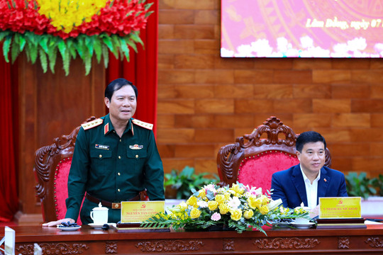 Đại tướng Nguyễn Tân Cương gặp mặt Ban Thường vụ Tỉnh ủy và cán bộ chủ chốt tỉnh Lâm Đồng