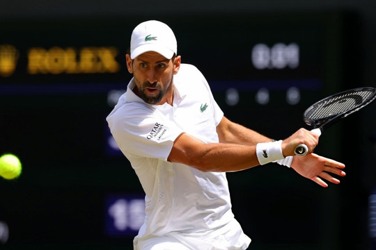 Bản lĩnh Novak Djokovic: Hạ gục máy giao bóng Auger-Aliassime để vào bán kết Wimbledon 2026