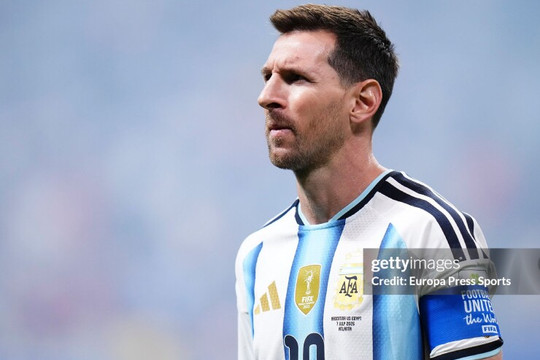 Argentina ngược dòng nghẹt thở trước Ai Cập: Messi chuộc lỗi sau cú sút phạt đền hỏng ăn