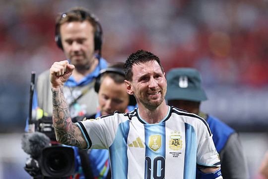 Argentina ngược dòng hạ Ai Cập: Lionel Messi và những giọt nước mắt của vĩ nhân tuổi 43