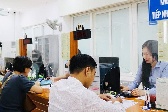Hợp đồng làm nhiệm vụ của công chức có được chế độ vùng ĐBKK?