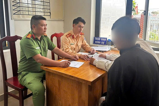 Xử phạt, tịch thu phương tiện thiếu niên lái xe máy bằng chân