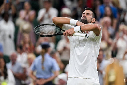 Djokovic hạ Auger-Aliassime sau 5 giờ kịch chiến để vào bán kết Wimbledon 2026