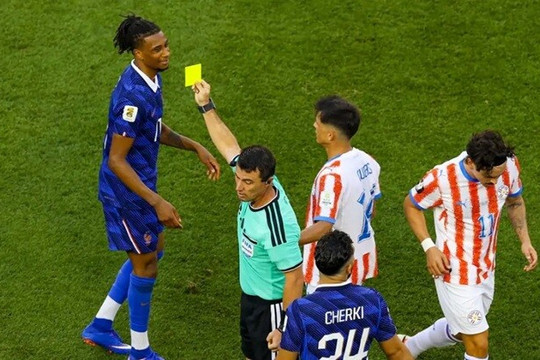 FIFA bác đơn kháng cáo của Pháp về Michael Olise: Nỗi lo treo giò tại tứ kết World Cup