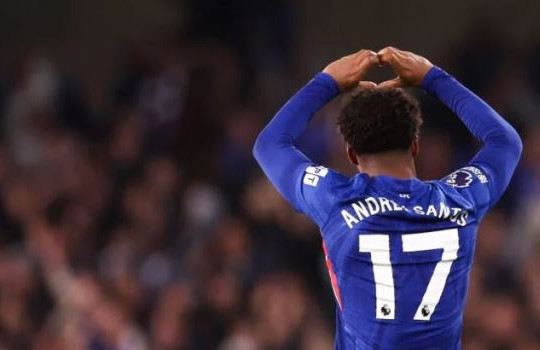 Michael Carrick và triết lý thực dụng tại Man Utd: Lời giải từ bản hợp đồng Andrey Santos