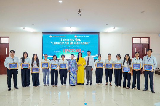 16 sinh viên Lâm Đồng được trao học bổng hơn 1,1 tỷ đồng