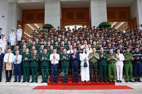 Thủ tướng tặng Bằng khen cho tập thể, cá nhân thực hiện nhiệm vụ tại Venezuela