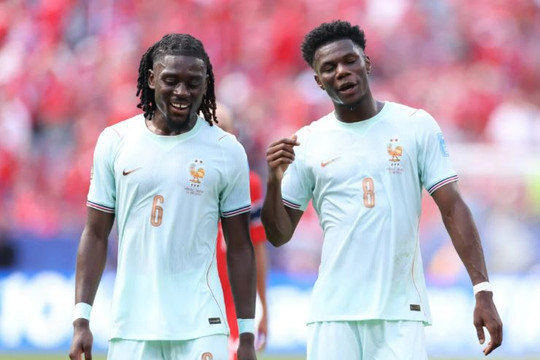 Manu Kone hay Ayyoub Bouaddi: Lời giải cho bài toán tuyến giữa của Man Utd