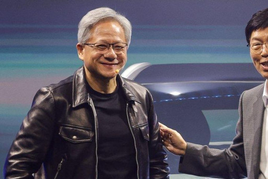 Chiếc áo khoác da biểu tượng của CEO Nvidia Jensen Huang được đấu giá 70.000 USD