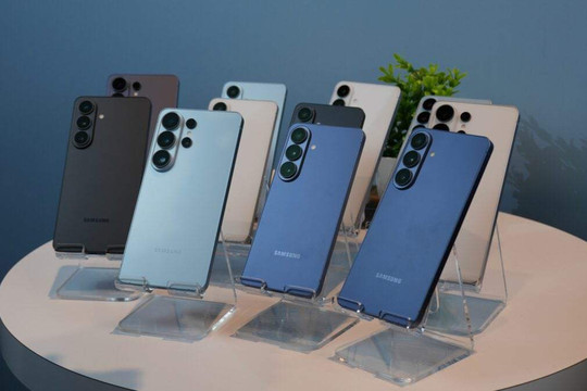 Samsung cân nhắc dùng chip màn hình bên thứ ba cho Galaxy S27 để giảm chi phí