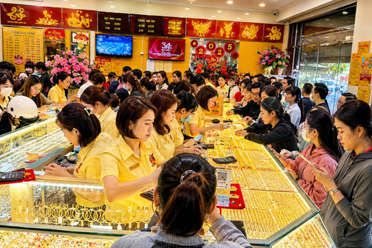 Cập nhật giá vàng hôm nay 13/7/2026: Giá vàng 9999, nhẫn trơn SJC BTMC DOJI Phú Quý thứ Hai