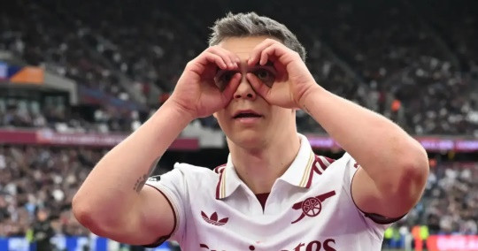 Arsenal bán Leandro Trossard giá 17 triệu bảng: Quyết định thực dụng hay sai lầm chiến lược?