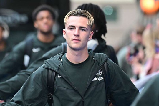 Chelsea gia hạn đến năm 2032 và để Jesse Derry sang Sporting Lisbon