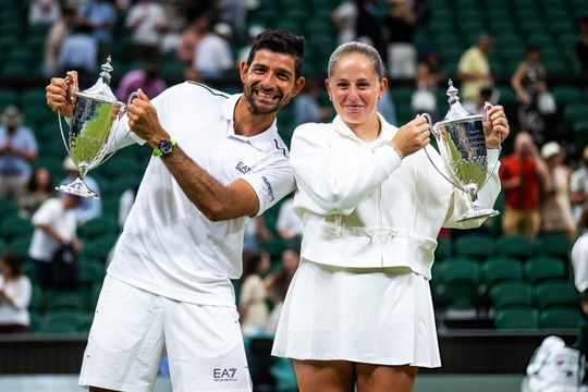 Jelena Ostapenko và Marcelo Arevalo ngược dòng ngoạn mục vô địch đôi nam nữ Wimbledon 2026