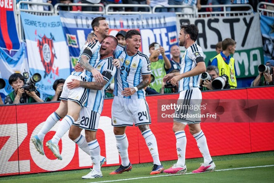 Argentina hạ Thụy Sĩ 3-1 tại World Cup: Kỷ lục của Messi và siêu phẩm từ Alvarez