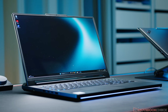 Laptop gaming Lenovo Legion Pro 7i: Đỉnh cao hiệu năng với RTX 5080 và màn hình OLED 240Hz