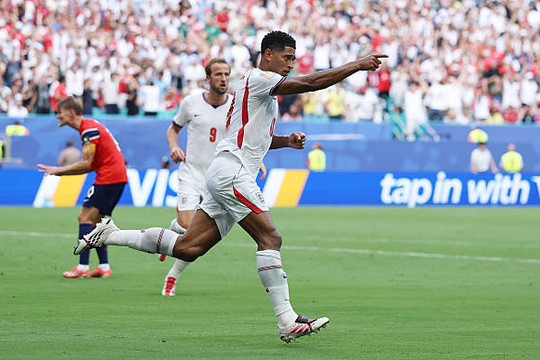 Jude Bellingham lập cú đúp, tuyển Anh ngược dòng hạ Na Uy để vào bán kết World Cup 2026