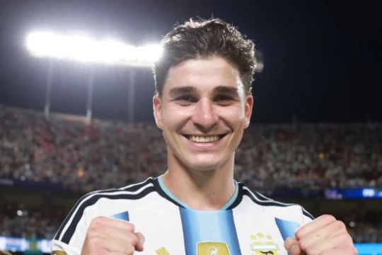 Arsenal đẩy mạnh thương vụ Julian Alvarez và kế hoạch gây sốc của tuyển Ý với Pep Guardiola