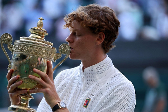Jannik Sinner đánh bại Alexander Zverev, bảo vệ thành công ngôi vương Wimbledon 2026