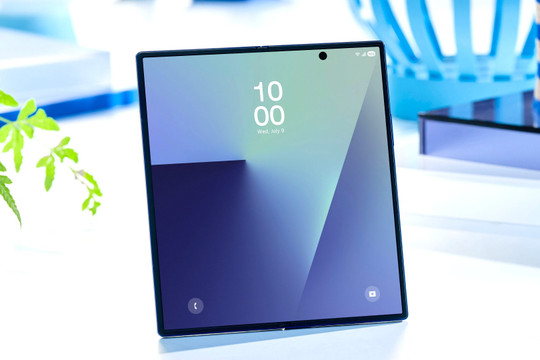 Màn hình không nếp gấp trên Samsung Galaxy Z Fold 8 Ultra: Bước tiến công nghệ mới?