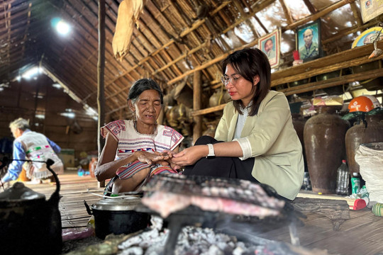 Những “bông hoa” của buôn làng