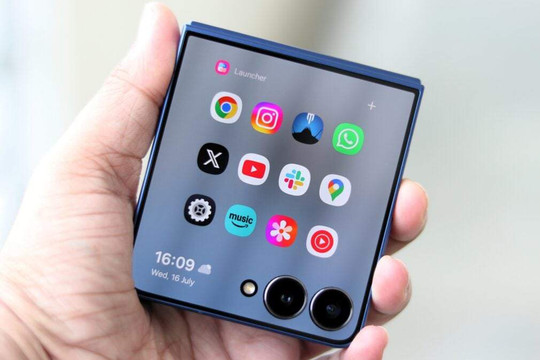 Galaxy Z Flip8 và bước ngoặt màn hình phụ: Samsung sẽ biến màn hình ngoài thành smartphone thu nhỏ?