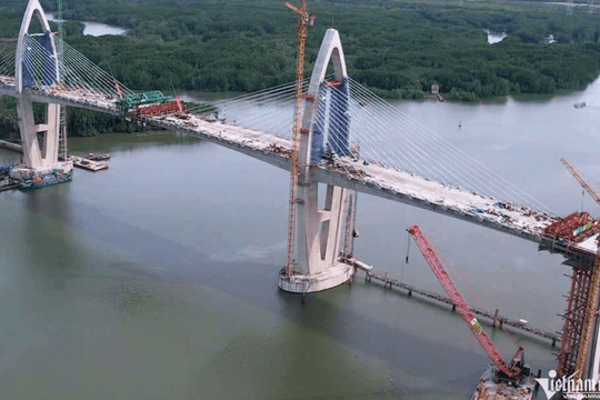 Cầu Phước An sắp hợp long: Cây cầu có tĩnh không cao nhất Việt Nam tăng tốc về đích