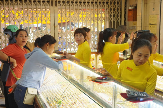 Giá vàng 9999 hôm nay trưa 15/7/2026: Bảng giá vàng 9999 SJC DOJI PNJ, và vàng thế giới