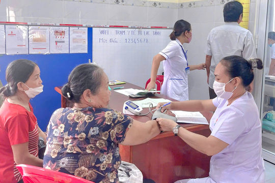 Tánh Linh “gõ cửa” từng nhà, không để thẻ BHYT bị gián đoạn