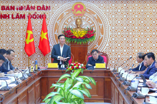 Lam Dong Chairman Works with Three Departments on Key Development Priorities
