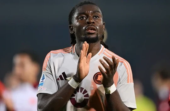 Manchester United chốt xong "mỏ neo" Manu Kone giá 45 triệu bảng từ AS Roma