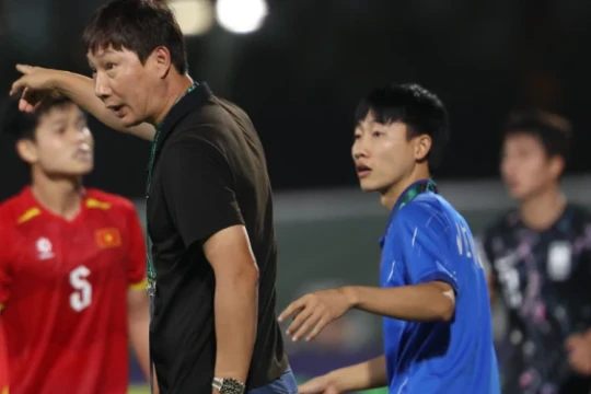 HLV Kim Sang-sik gia cố tấm khiên thép: Lời giải cho tham vọng vô địch AFF Cup 2026