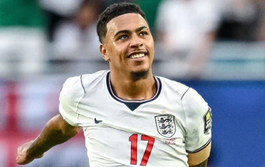 Arsenal sẵn sàng phá kỷ lục vì Morgan Rogers, MU nhắm Neco Williams gia cố hàng thủ