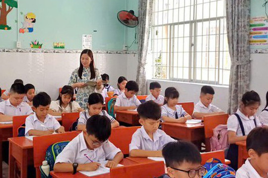 Quy định mới về tiền lương, phụ cấp của nhà giáo hợp
đồng toàn thời gian sau khi nghỉ hưu