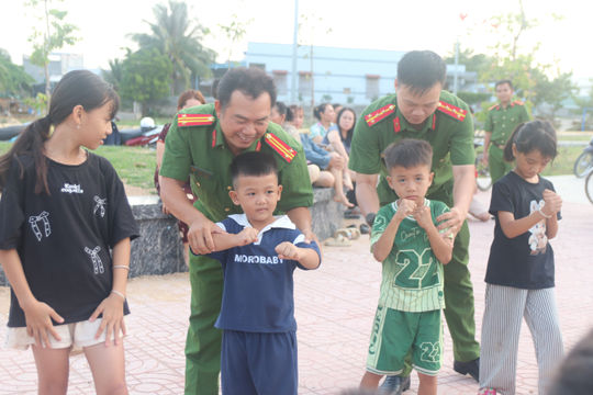 Mùa hè an toàn với chương trình “Học kỳ công an”