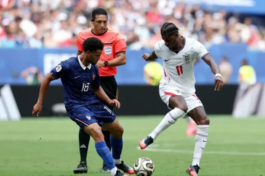 Rashford phô diễn đẳng cấp với cú xỏ háng tinh quái trước Pháp