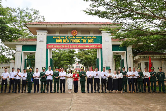 Đoàn công tác xã Tân Hà Lâm Hà trao đổi kinh nghiệm với các địa phương bạn