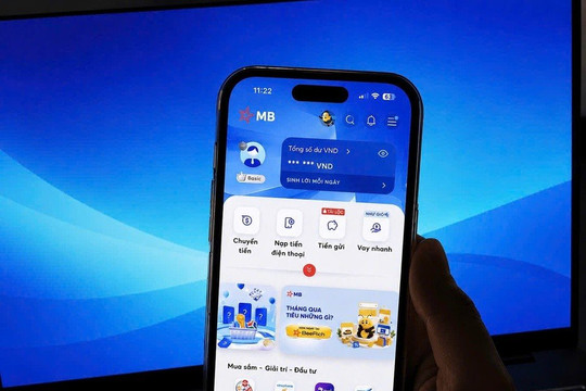 Phí SMS Banking: Vì sao khách hàng Vietcombank và Agribank vẫn bị trừ tiền hàng tháng?