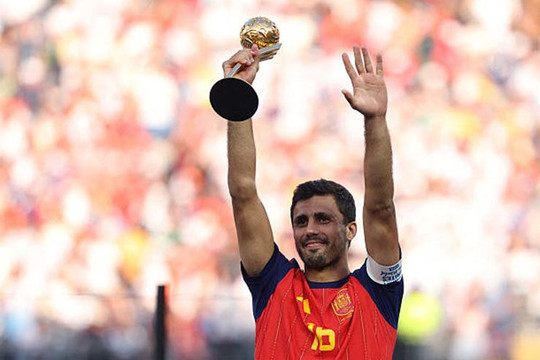 Rodri đoạt Quả bóng Vàng World Cup 2026: Sánh ngang huyền thoại Franz Beckenbauer