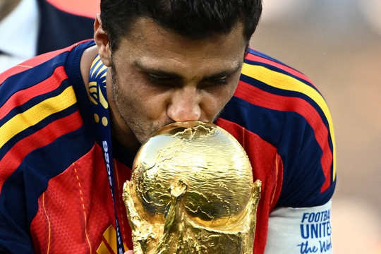 Rodri đoạt Quả bóng vàng World Cup 2026: Sự nghiệp vĩ đại của ông chủ tuyến giữa
