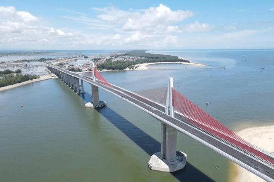 Cầu vượt biển Thuận An dài nhất miền Trung sắp đưa vào khai thác