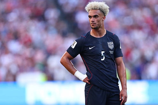 Man Utd săn đón Antonee Robinson: Lời giải 35 triệu bảng cho gót chân Achilles của Luke Shaw