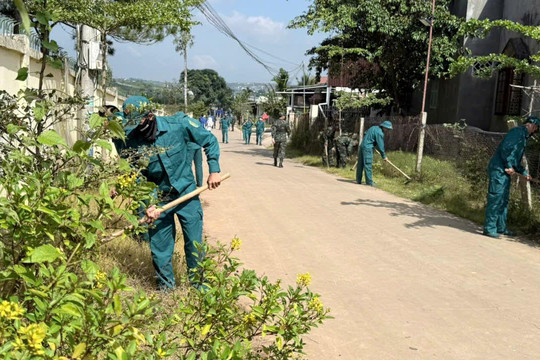 Trung đoàn Bộ binh 994B ra quân làm công tác dân vận
