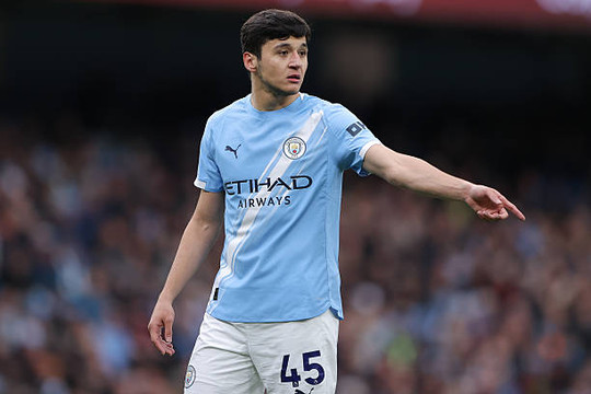Manchester City chốt tương lai dài hạn cho Khusanov và Jeremy Doku đến năm 2031