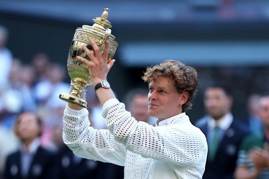 Jannik Sinner mất 1,6 triệu bảng tiền thuế dù nhận thưởng kỷ lục tại Wimbledon 2026