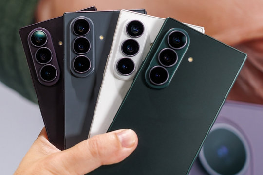 Galaxy Z Fold9 Ultra rò rỉ cấu hình camera: Cảm biến 200MP HP6 và zoom tiềm vọng 5x