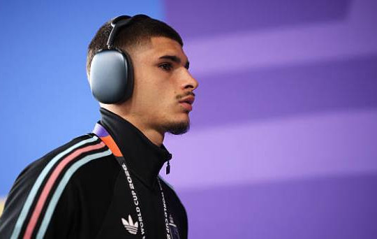 Manchester United và bài toán cánh trái giá rẻ: Fernandez-Pardo hay Bahoya?