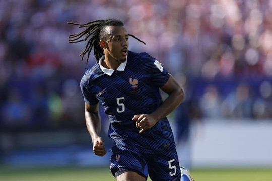 Tin đồn chuyển nhượng 24/7: Jules Koundé, Crysencio Summerville, Iliman Ndiaye